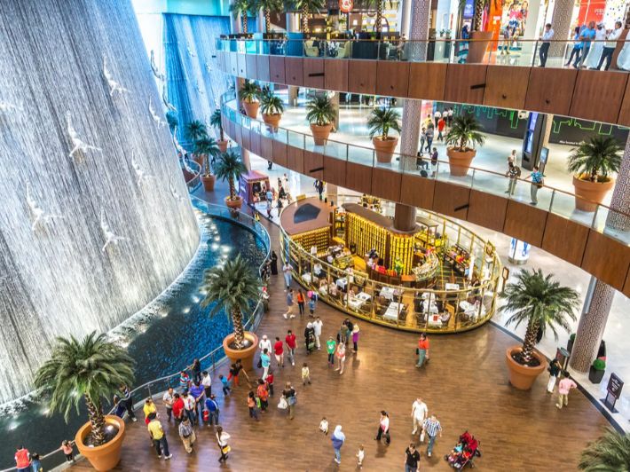 دبي مول: وجهة عالمية للتسوق والترفيه في الإمارات