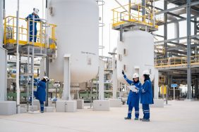 مستقبل مشروعات الطاقة: نظرة على استثمارات الإمارات في ظل أزمة بتروفاك