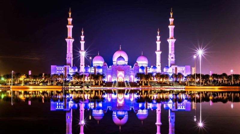 لماذا يجب زيارة مسجد الشيخ زايد الكبير في أبوظبي؟