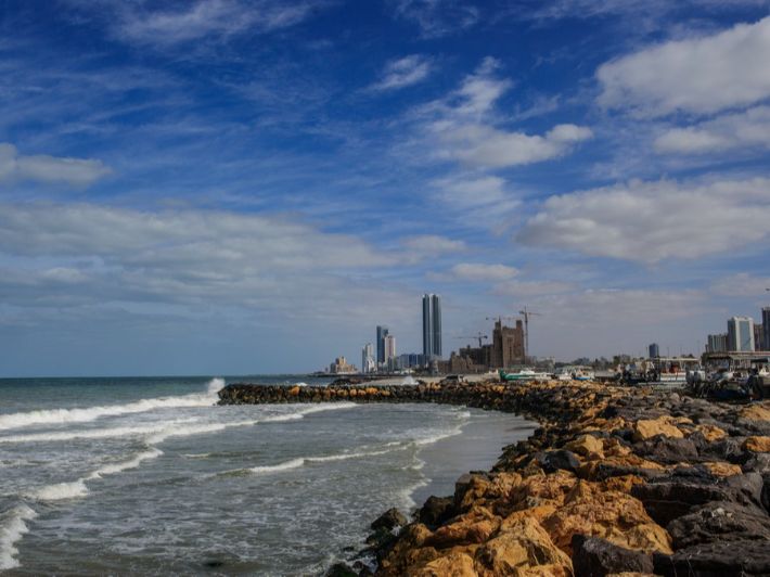 الكثافة السكانية في عجمان: كيف تؤثر على الاقتصاد المحلي؟