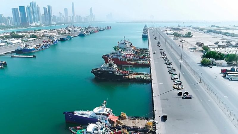 خفض الانبعاثات: الإمارات تعزز الشحن المستدام بالميثانول