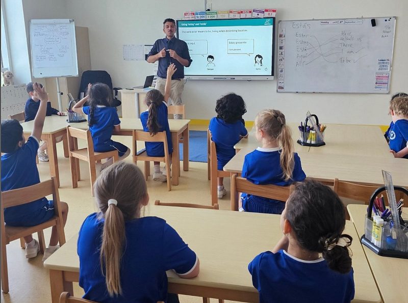 المعايير العالمية وأداء المدارس الخاصة في دبي