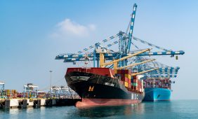 التجارة الإماراتية: قصة ريادة في عالم متغير