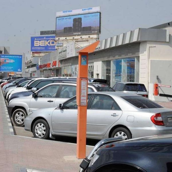 تجنب الغرامات: مواقف السيارات في دبي مجانية في رأس السنة الجديدة