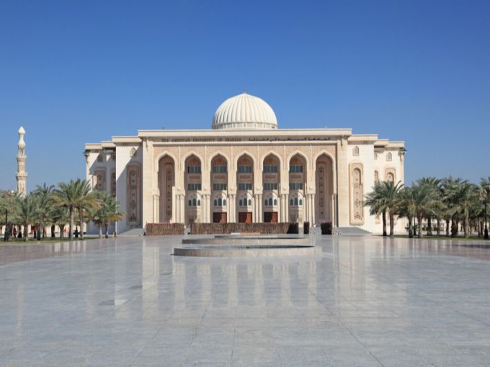 الجامعة الأمريكية في رأس الخيمة: تعرف على الكليات والأقسام