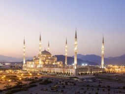 الفجيرة في الإمارات: بوابة الشرق على خليج عمان