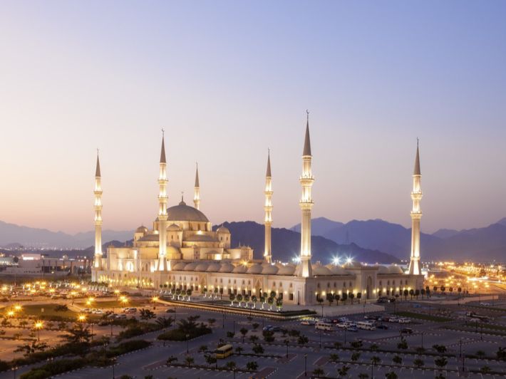 الفجيرة في الإمارات: بوابة الشرق على خليج عمان