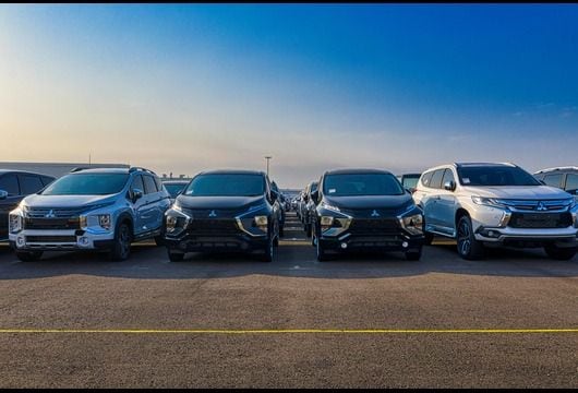 الفروقات الواضحة: مواصفات السيارات في أمريكا والخليج