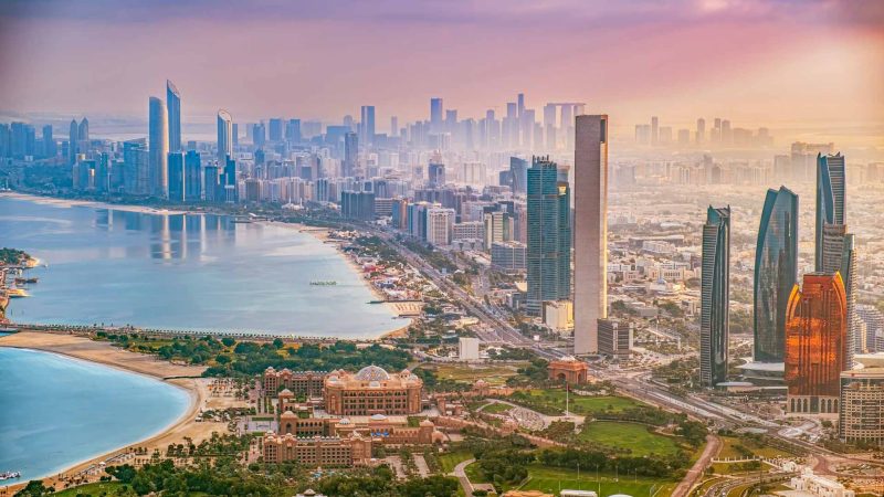 النمو السكاني في أبوظبي: فرص وتحديات