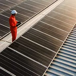 كيف تحقق الإمارات هذا الإنجاز في الطاقة المتجددة؟