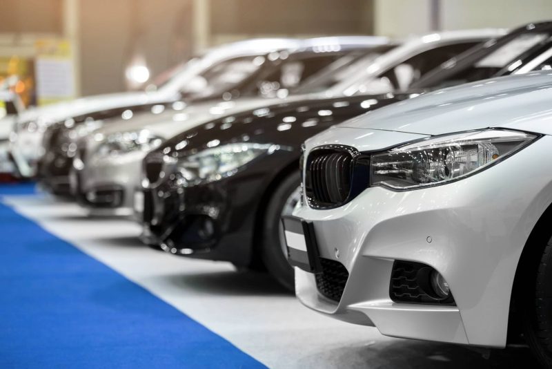شراء سيارة فاخرة مستعملة معتمدة في الإمارات: الخيار الأمثل