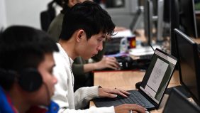 تأثير الشاشات على الأطفال: استراتيجيات للحد من المخاطر