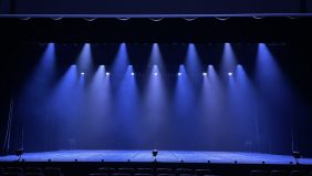 تألق وإبداع في مهرجان دبا الحصن للمسرح الثنائي