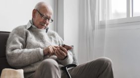 التكنولوجيا الرقمية: نصائح لتحفيز الدماغ لكبار السن