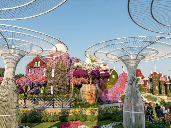 الحدائق في دبي: وجهة مثالية للراحة والاستجمام العائلي