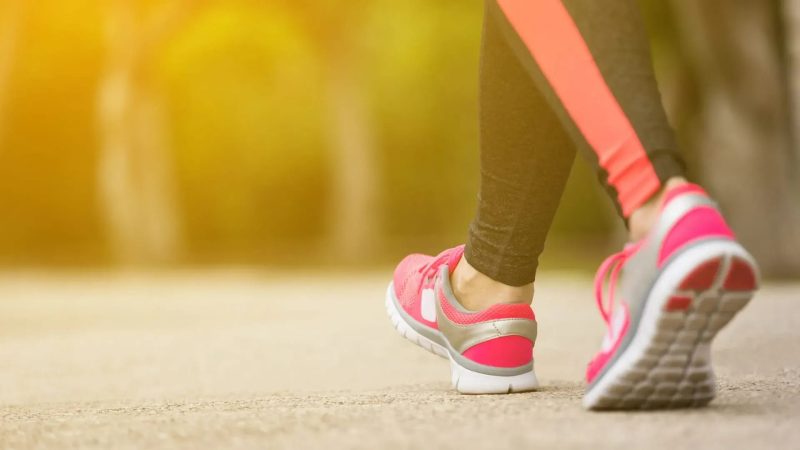 المشي المتواصل: عادتك اليومية لصحة أفضل ومستقبل أكثر إشراقًا