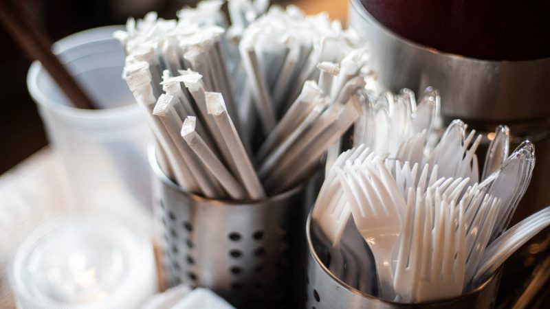 المخاطر الصحية للمواد الكيميائية البلاستيكية: نصائح لحماية الأطفال