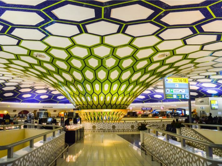 دليل المسافر: مطار أبوظبي الدولي وأهميته العالمية