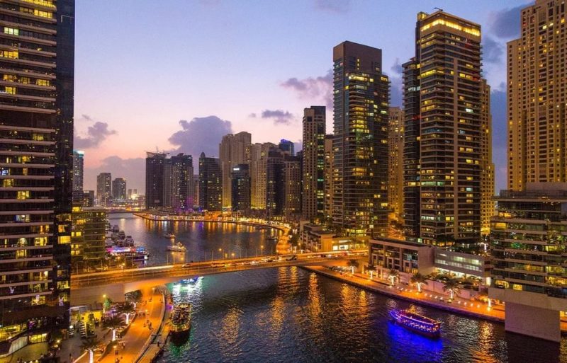 دبي مارينا: معلومات شاملة عن الفنادق، المطاعم، الأماكن السياحية