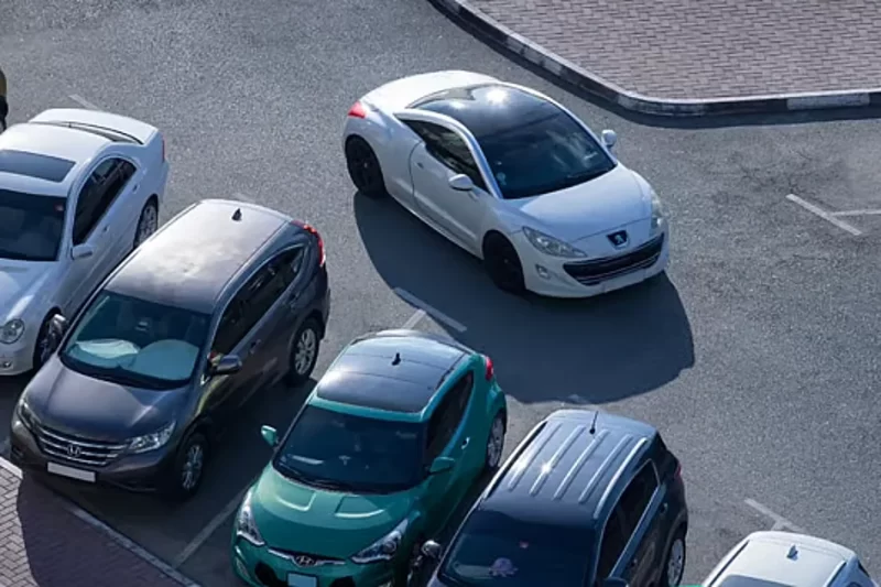 كيف تستفيد من مواقف دبي المجانية في عيد الاتحاد؟