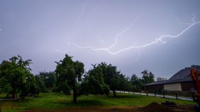 تسجيل أطول ومضة برق: هل نحن على أعتاب عصر الظواهر الجوية المتطرفة؟