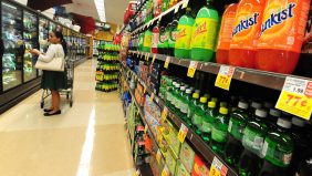 المشروبات الغازية وتساقط الشعر: دليل شامل