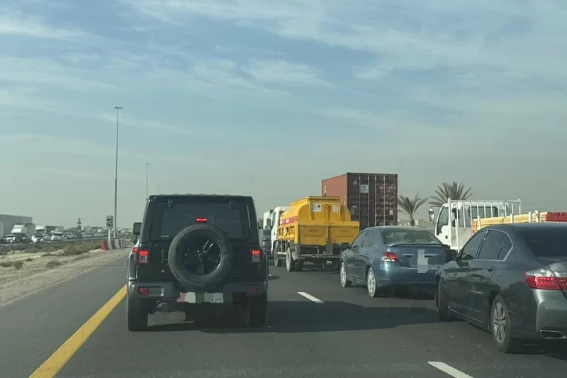 آخر التطورات حول حادث مروري على طريق مطار آل مكتوم