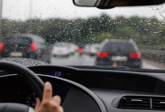 نصائح لحماية سيارتك في شتاء الإمارات