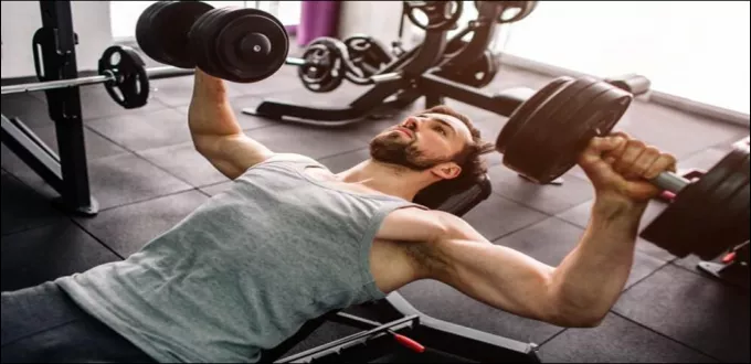 الأخطاء الشائعة في رفع الأثقال التي تعيق خسارة الوزن