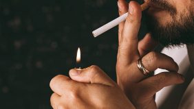 دراسة تحذر: أضرار التدخين تتجاوز المدخن نفسه