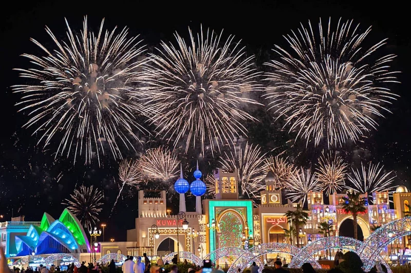 تسهيل الوصول إلى القرية العالمية عبر حافلات رأس الخيمة الجديدة