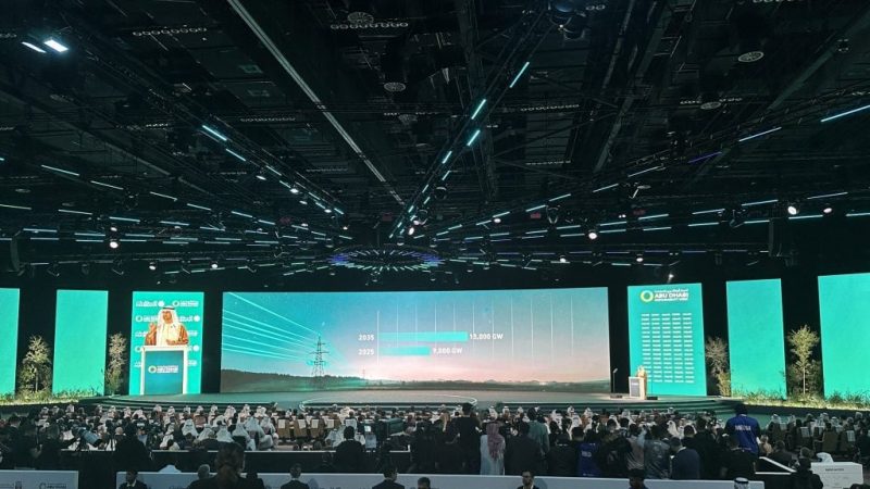 مشروع الطاقة الشمسية: الإمارات تطلق أكبر مشروع لتخزين الكهرباء عالميًا