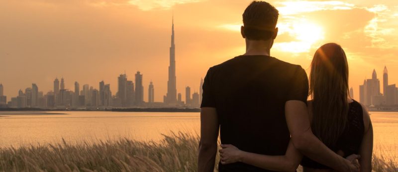 شهر العسل في دبي: تجربة فريدة بين الفخامة والرومانسية