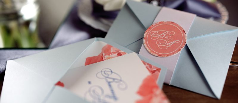 أفضل محلات تصميم بطاقة دعوة عرس في أبوظبي، دبي، والشارقة