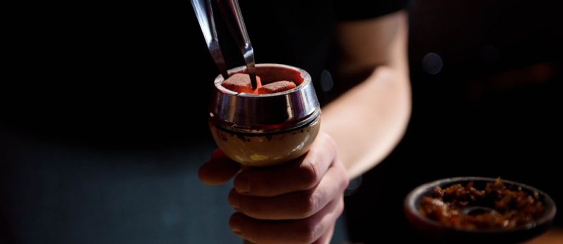 أفضل مقاهي الشيشة في العين: استرخِ واستمتع بأجمل اللحظات