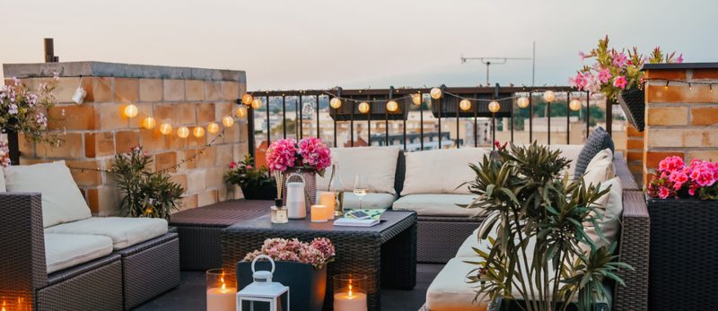 الفرق بين الشرفة والتراس: نصائح لاختيار وتصميم مساحتك الخارجية