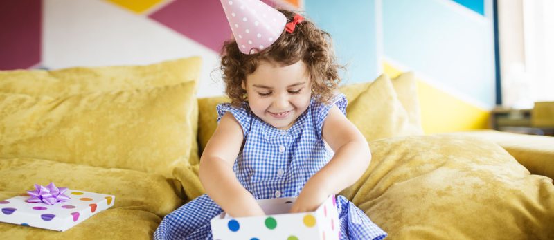 هدايا عيد ميلاد للاطفال: نصائح لاختيار هدية لا تُنسى