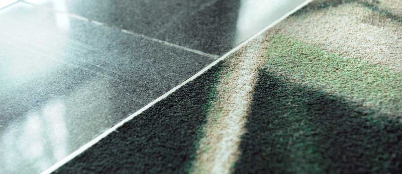 دليلك الشامل لأفضل أرضيات المنازل: السجاد والبلاط