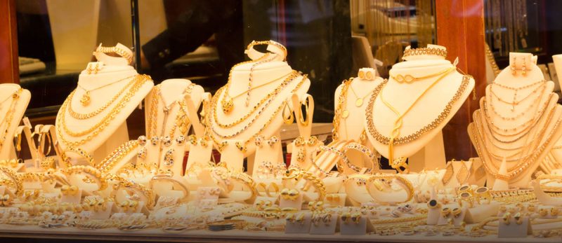 استكشف تاريخ وحاضر سوق الذهب في العين