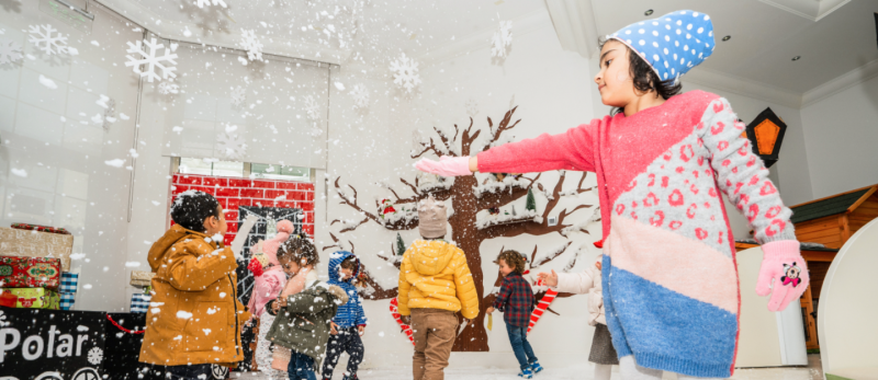 مخيمات شتوية أبوظبي: اكتشف الخيارات الأفضل لعطلة طفلك