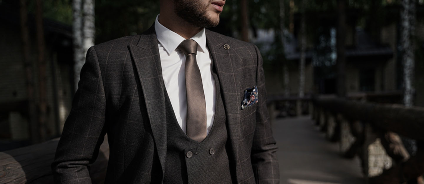 أبوظبي تتألق: أفضل محلات البدل الرجالية لإطلالة عصرية