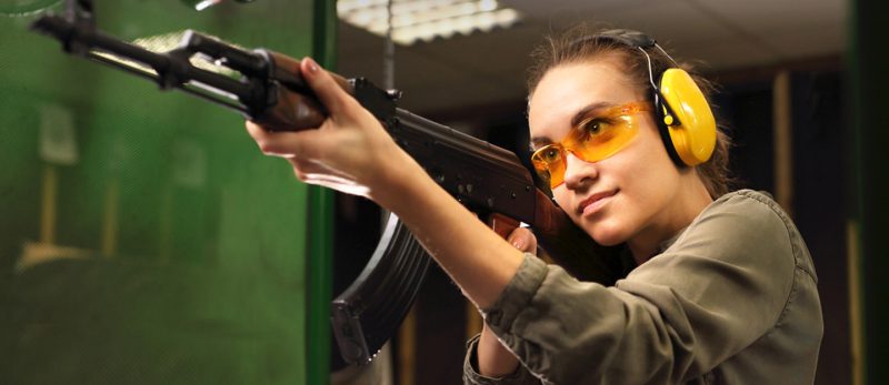 تعرف على أبرز نوادي الرماية في الشارقة ومواقعها