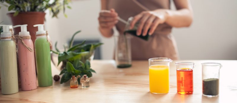 صنع الصابون السائل: فوائد ووصفات لتجربة فريدة وموفرة