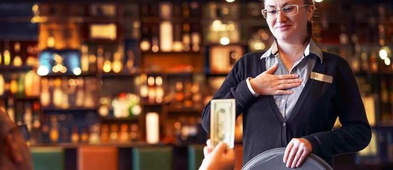 الإكراميات في دبي: كل ما تحتاج لمعرفته عن ثقافة البقشيش