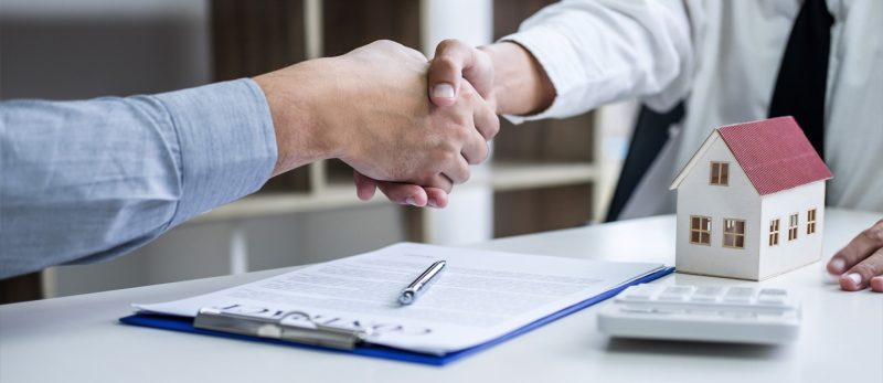 تجنب الأخطاء الشائعة عند نقل عقود الإيجار في الفجيرة