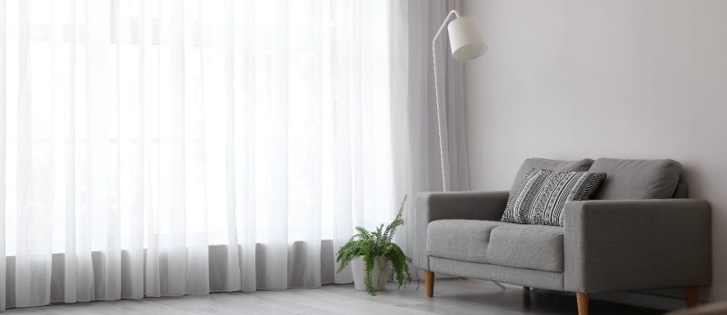 دليلك لاختيار الستائر: نصائح لتوفير المال وتجديد ديكور منزلك