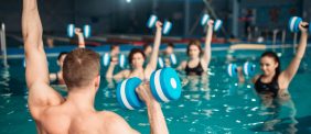 تمارين الأكوا في دبي: دليل لأفضل الأماكن والأسعار