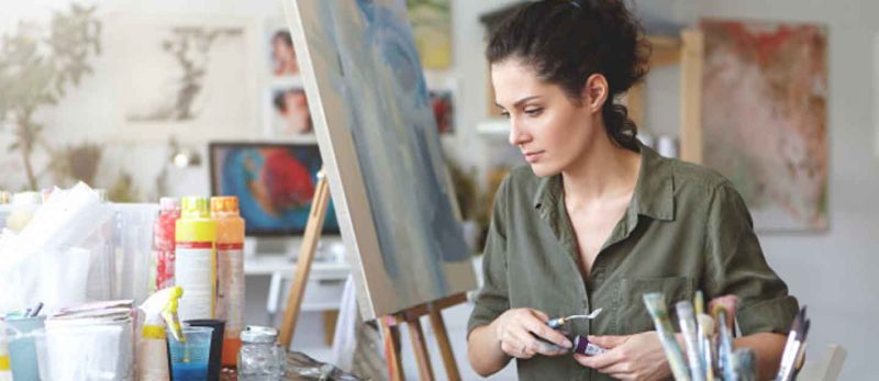 إبداع بلا حدود: معاهد تعليم الرسم في أبوظبي