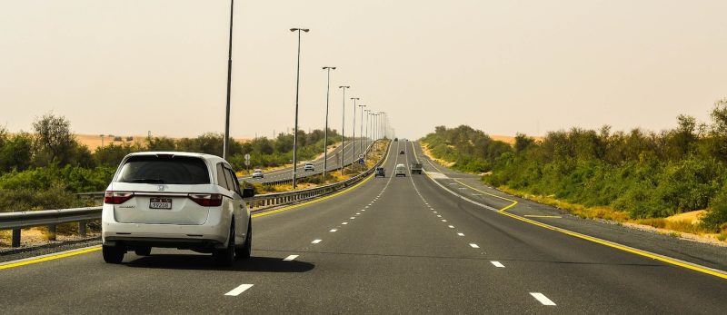 المرور في دبي: دليل مدارس تعليم القيادة المعتمدة