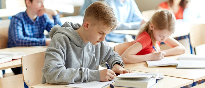 دليلك النهائي لتسجيل أبناء الوافدين في المدارس الحكومية بالإمارات